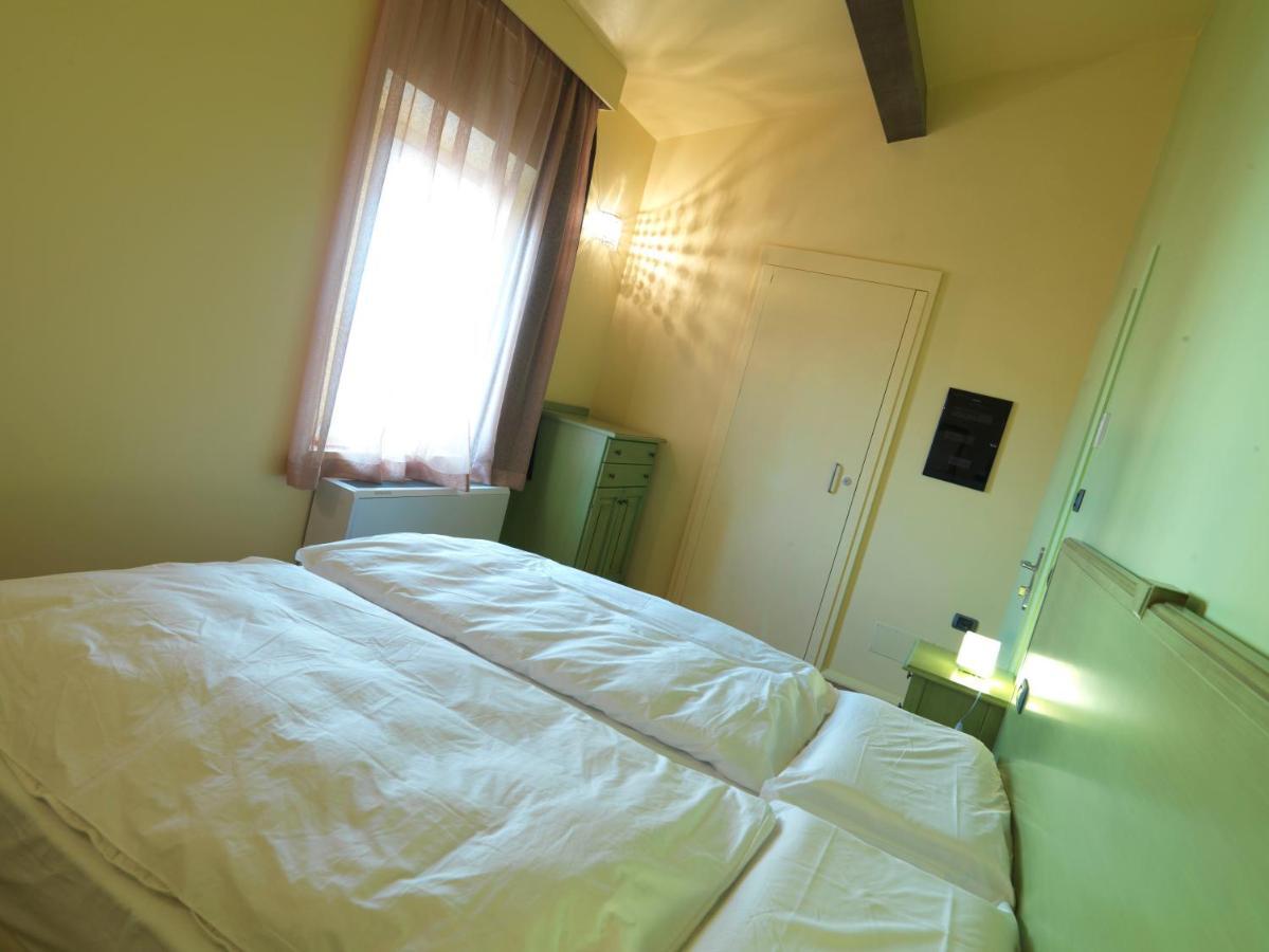Empoli Hotel Pokoj fotografie