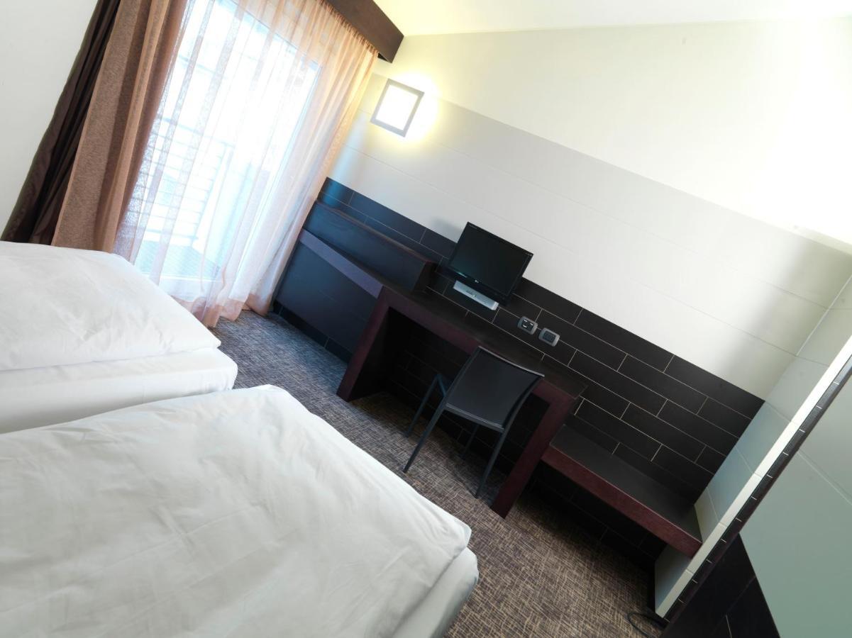 Empoli Hotel Pokoj fotografie